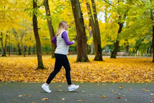 beneficios de caminar todos los días que tu cuerpo te va a agradecer
