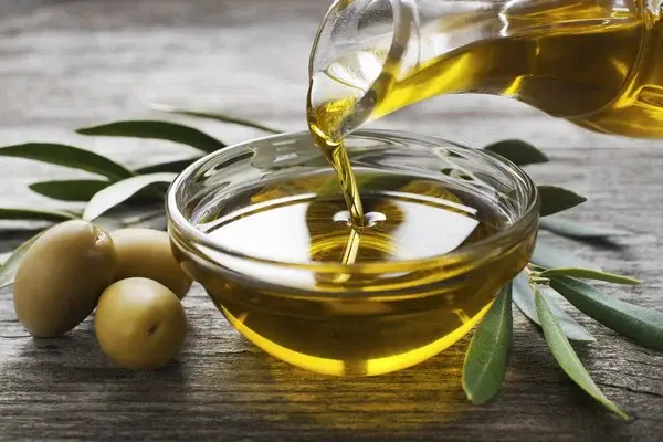 Aceite de oliva es un alimento con grasas saludables